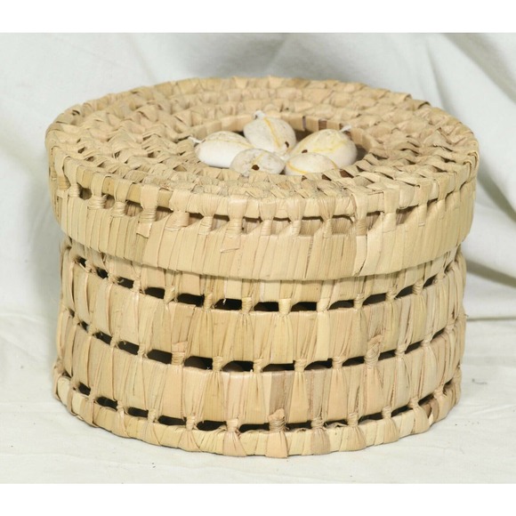 Natural Rattan & Sea Shell Coasters Hand Crafted Set of 6 with Case - Picture 1 of 7